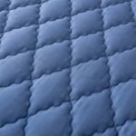 Conjunto Lençol e Fronhas Macias Impermeável e Acolchoado Matelassê - Lux - Image 6