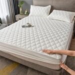Conjunto Lençol e Fronhas Macias Impermeável e Acolchoado Matelassê - Lux - Image 8