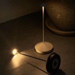 Luminária de Mesa Recarregável Minimalista Stillus - eFlix - Image 4